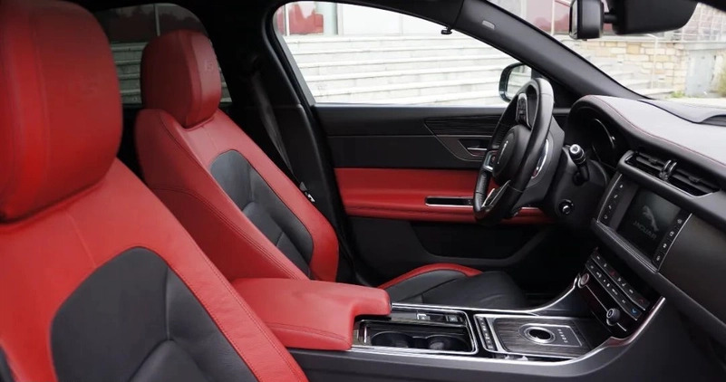 Jaguar XF cena 79900 przebieg: 115000, rok produkcji 2016 z Siemiatycze małe 301